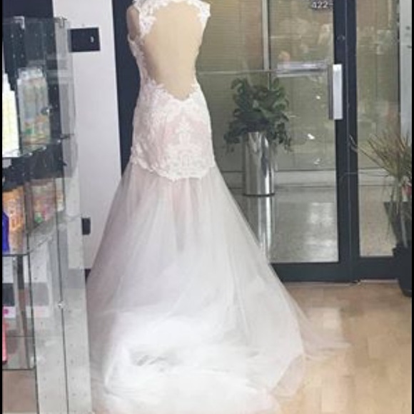 Wedding gown - Picture 6 of 6